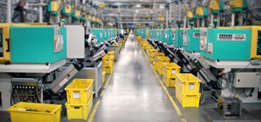 Injection moulding machines in the igus® factory