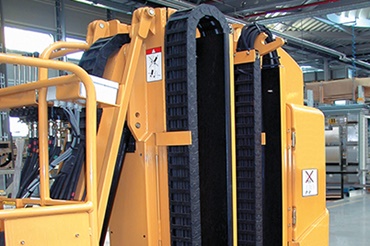 Grove Manlift with energy chain in an extremely small space